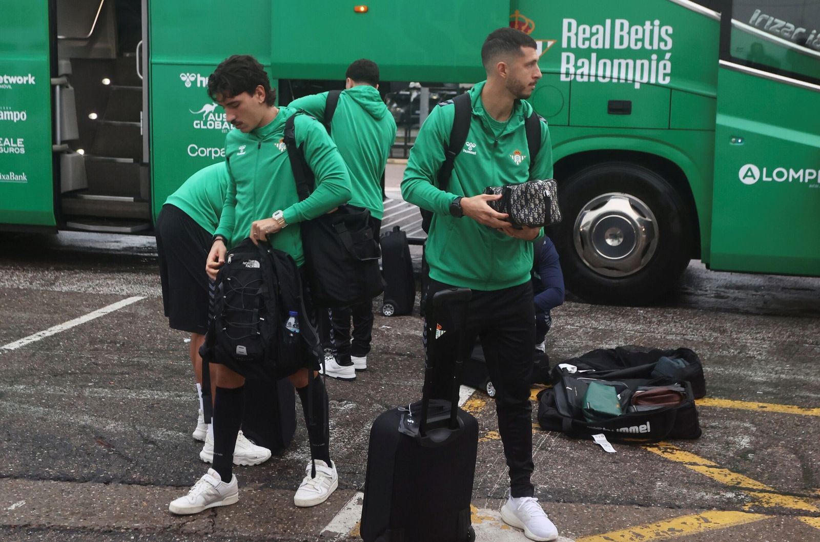 Las fotos de la salida del Betis para Chipre