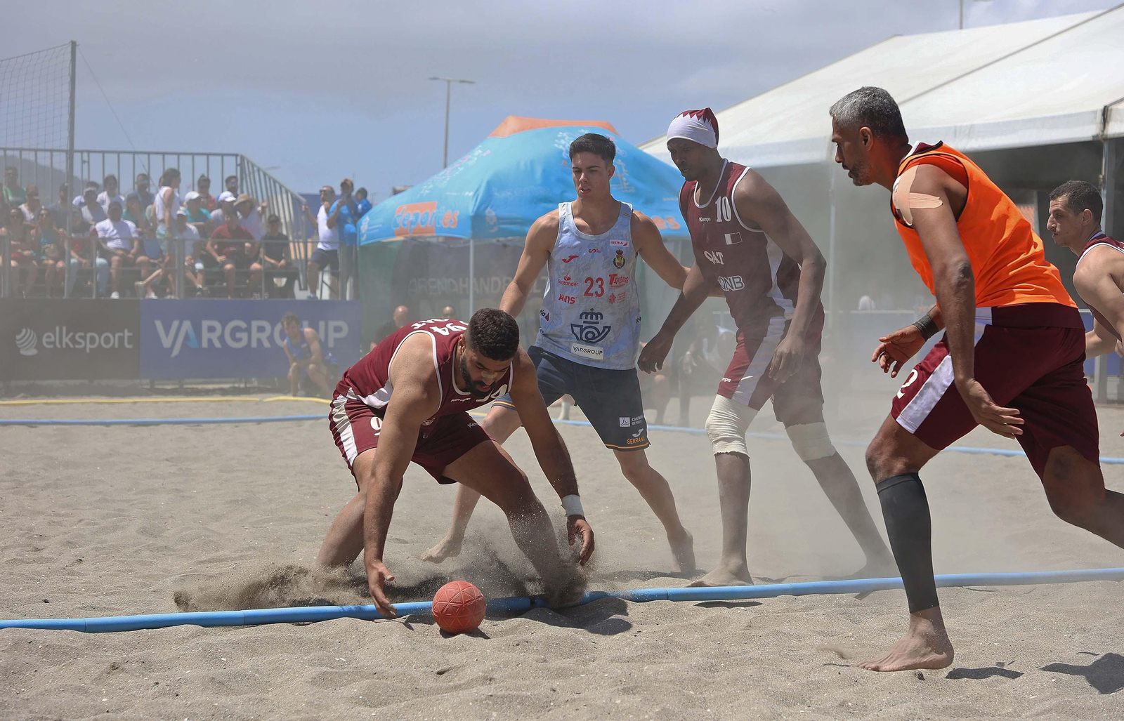 Fotos del domingo en el Internacional de España de balonmano playa de La Línea