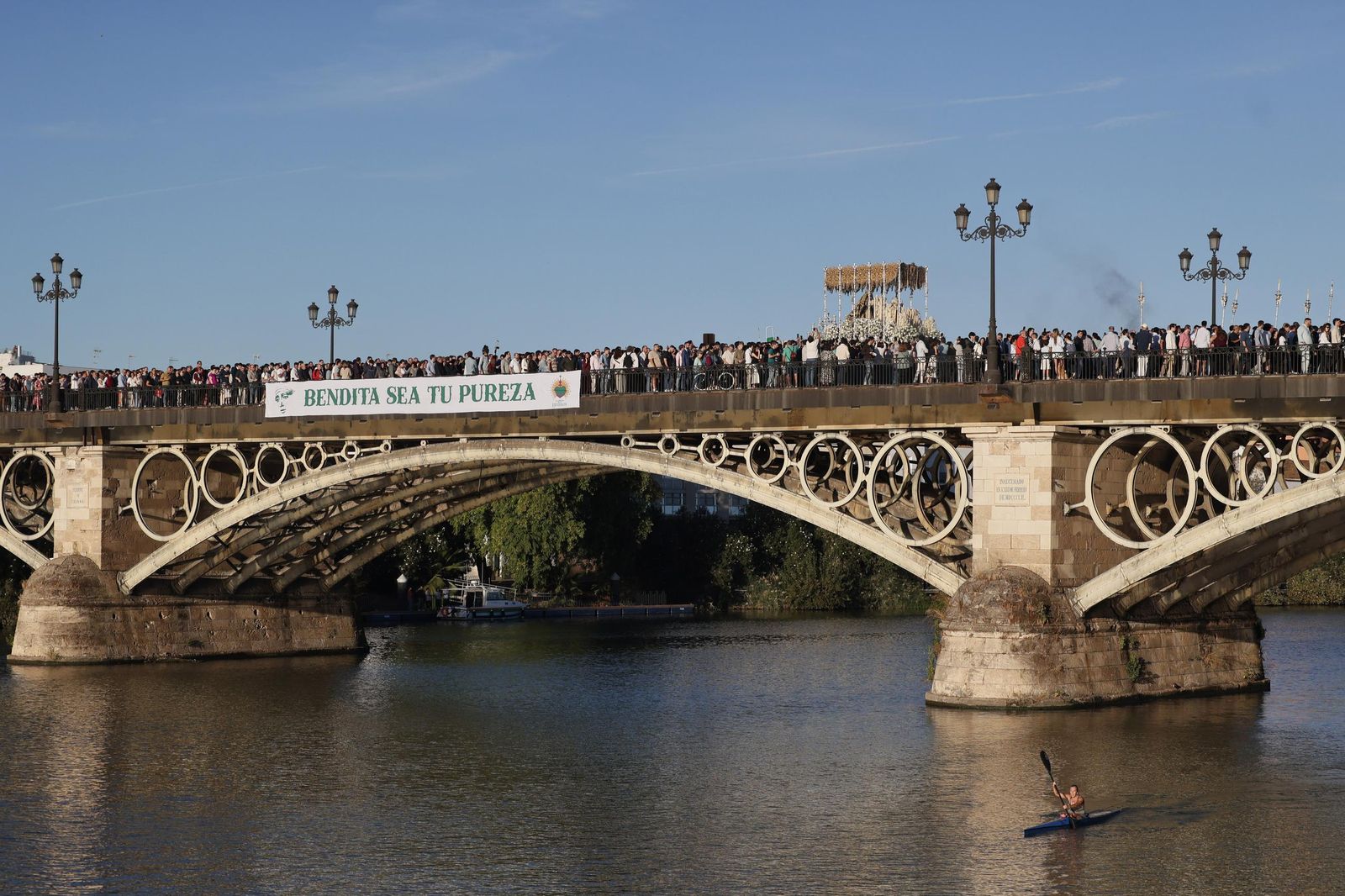 las imágenes de la procesión de la Esperanza de Triana a la Catedral