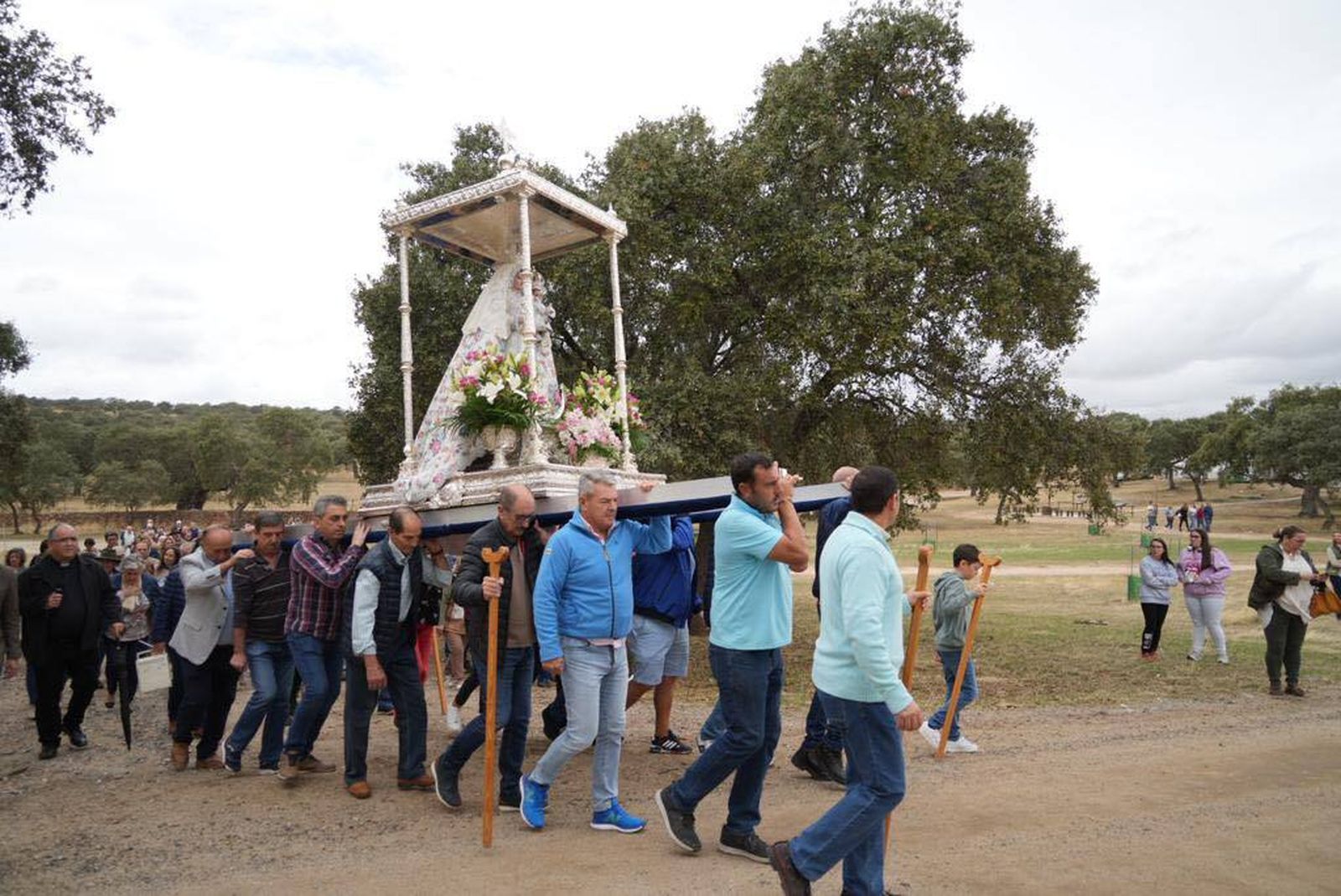La Virgen de Luna sale en procesión en rogativa de lluvia, en fotografías