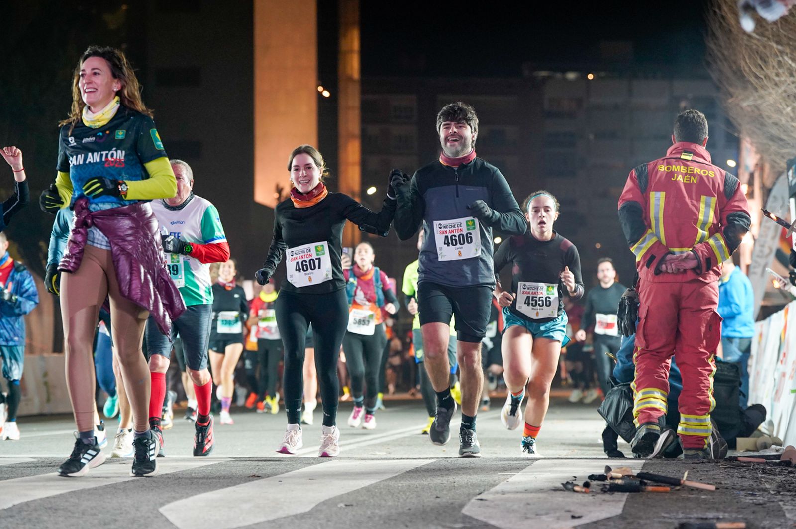 En imágenes: búscate en tu llegada a meta de la Carrera de San Antón 2026 (15)