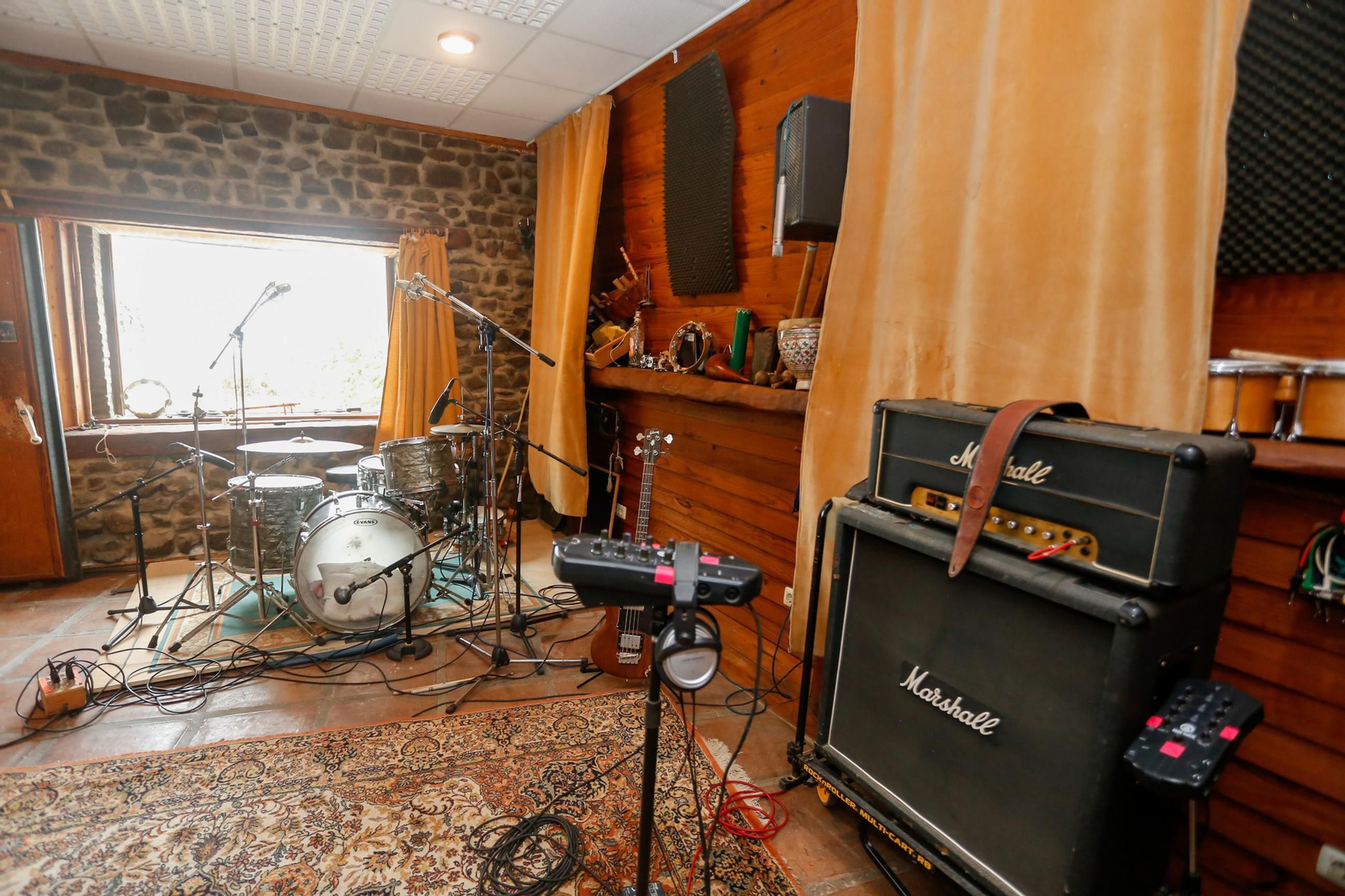 Punta Paloma, el estudio perdido en Tarifa donde graban los músicos famosos, en imágenes