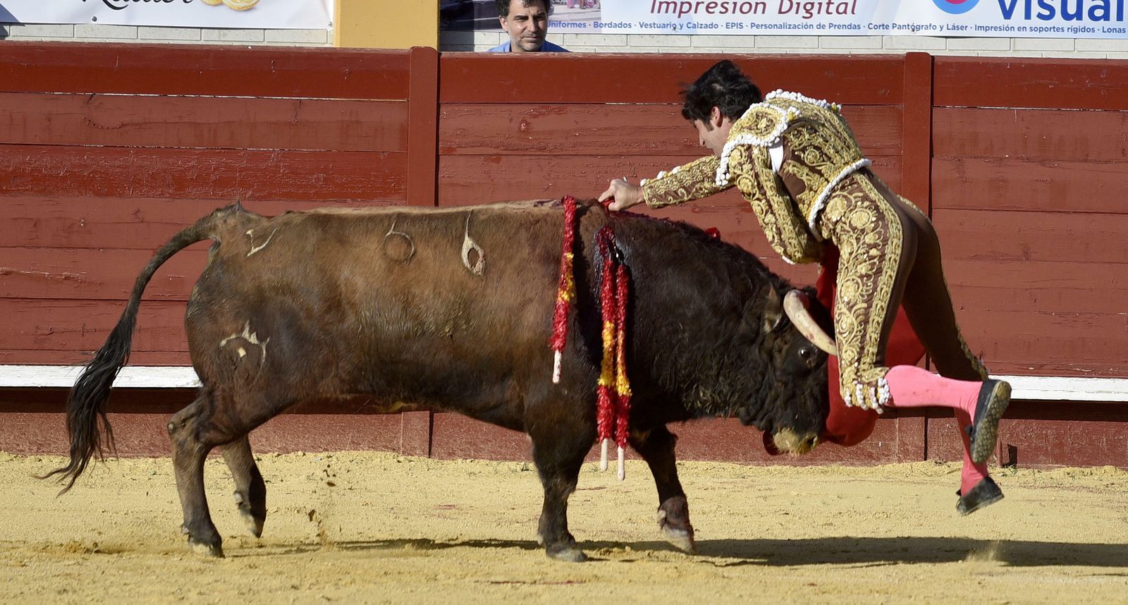 Las imágenes de la corrida en Morón con la reaparición de Jesulín de Ubrique