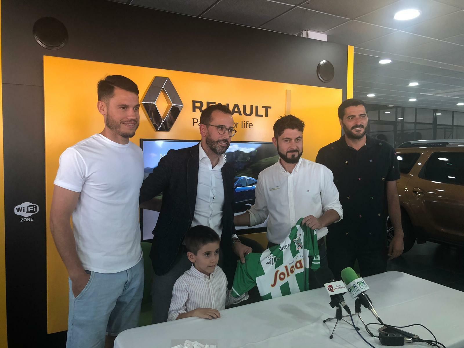Miguel Ángel González Saborido presentó a su junta directiva junto a los capitanes José y Dani Güiza en el concesionario Renault Sato.