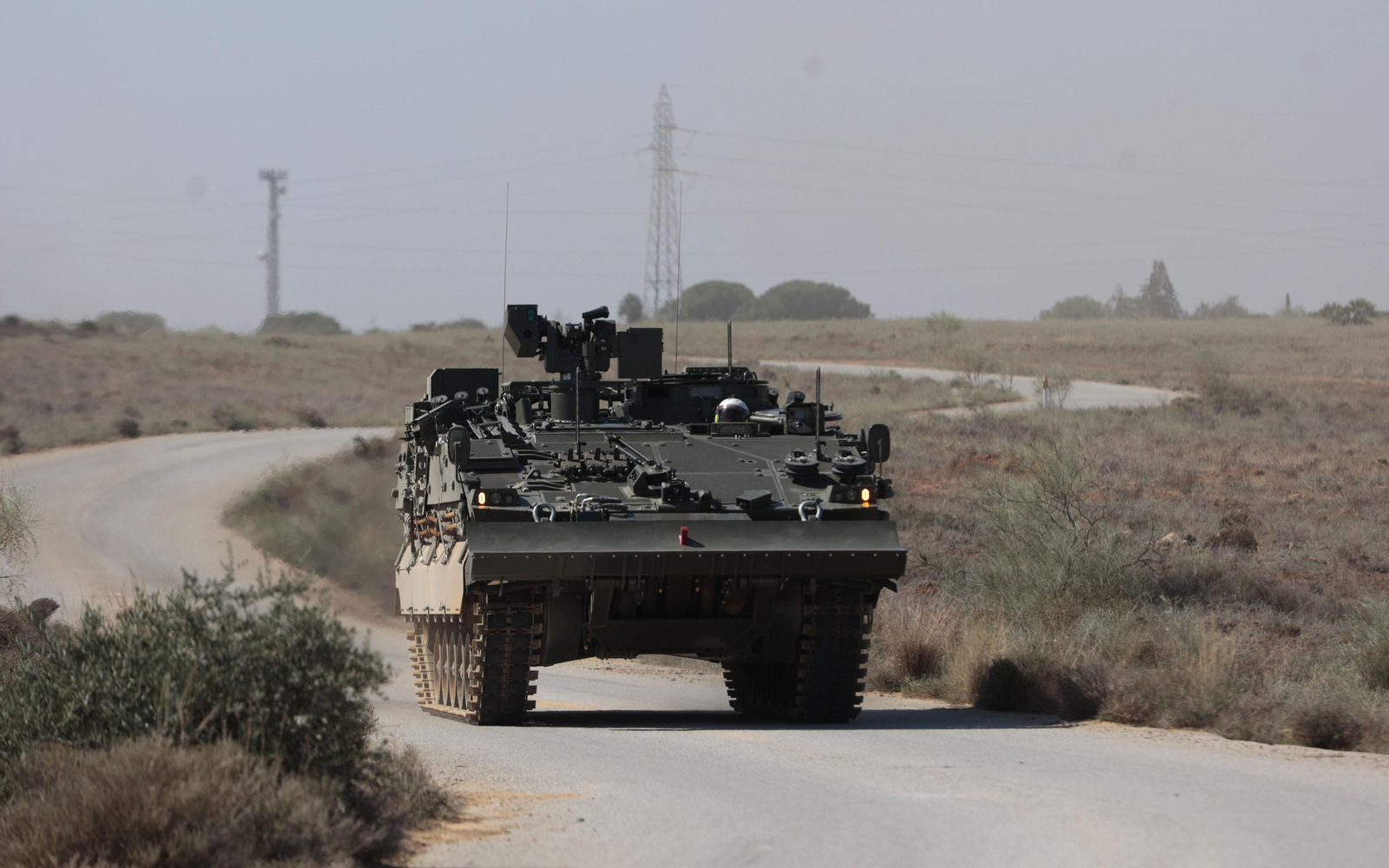 La visita de la ministra de Defensa a la fábrica De Santa Bárbara en imágenes