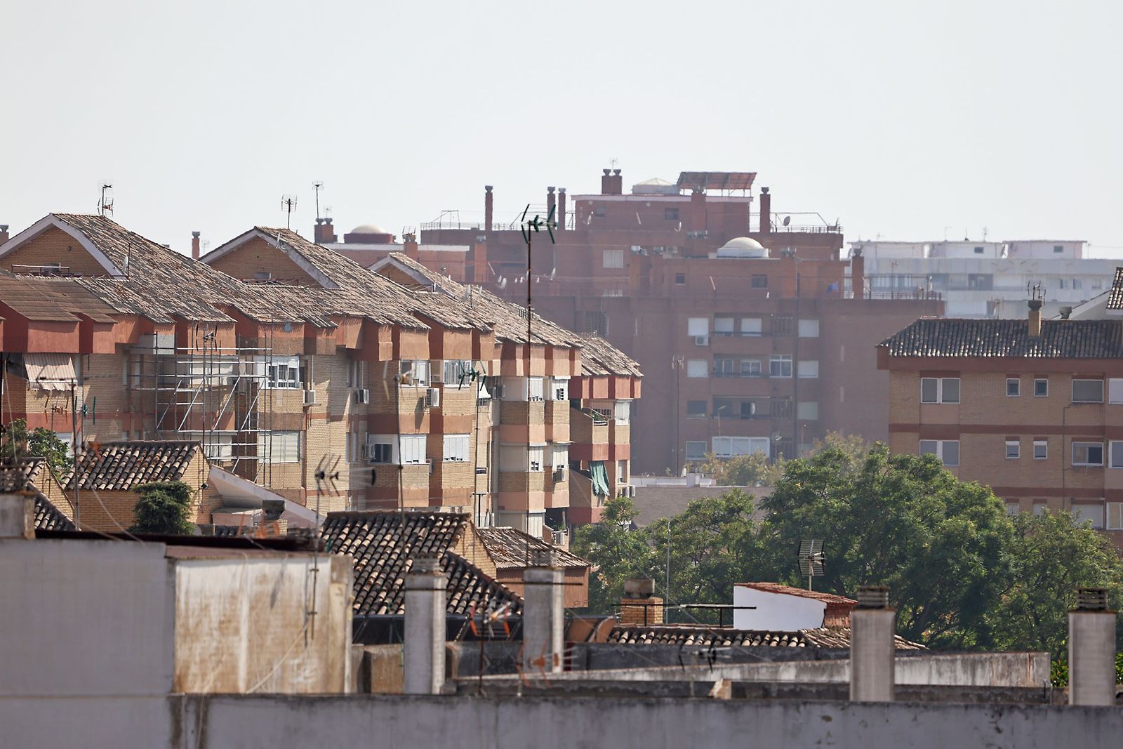 Imagen de archivo de un bloque de viviendas en Huelva capital.