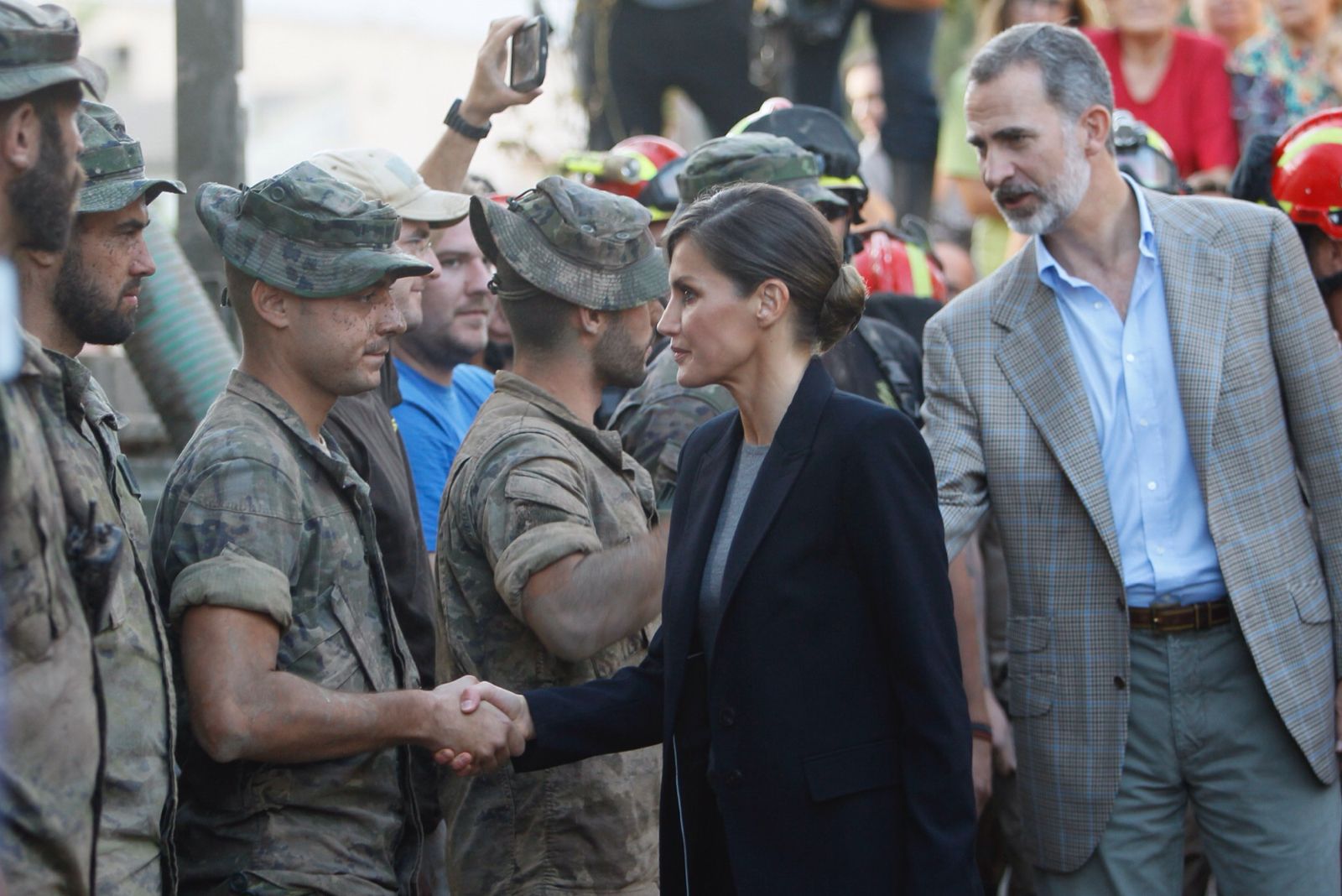 Los Reyes visitan a los afectados por las inundaciones en Mallorca