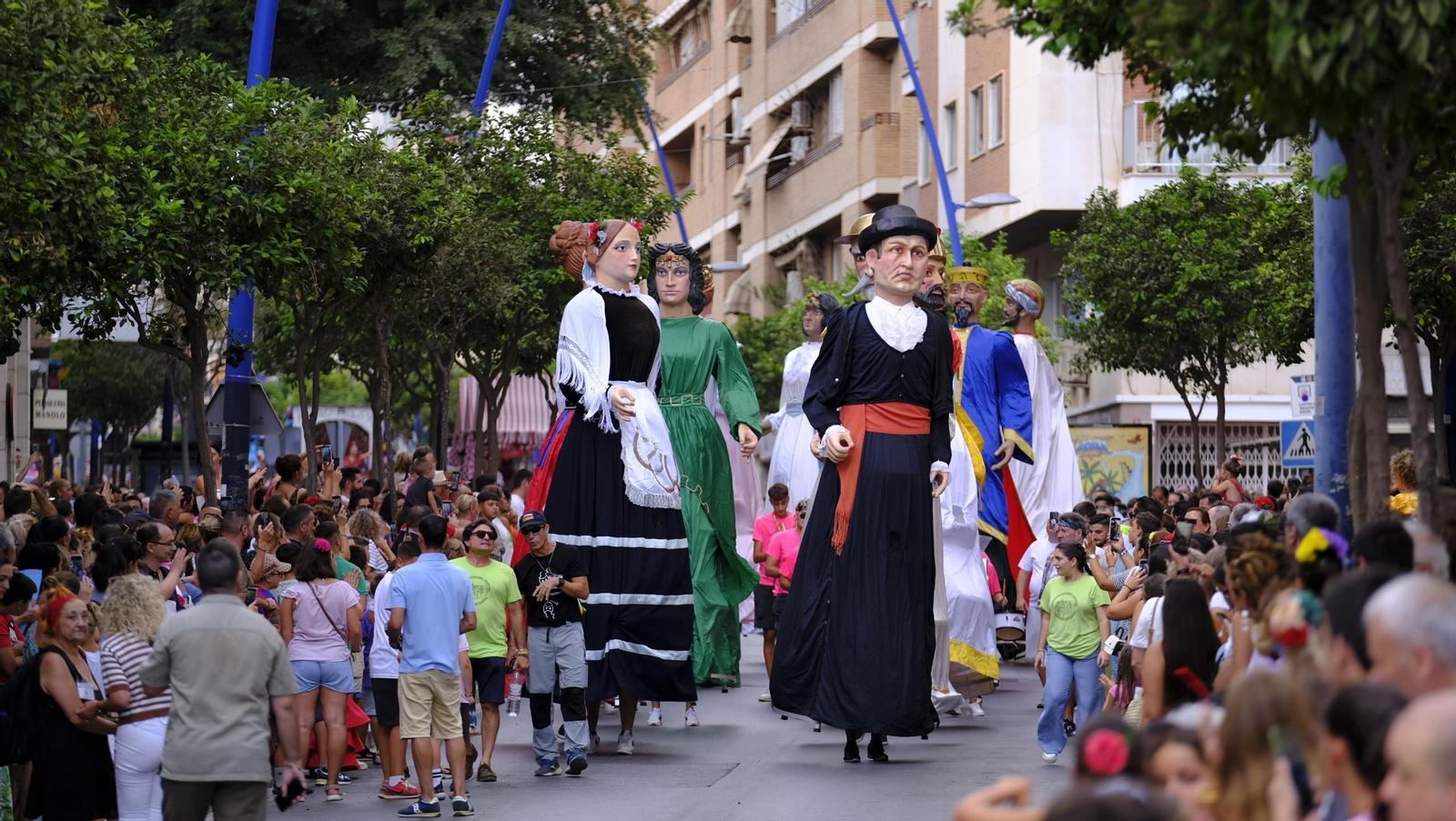 Las mejores imágenes de la Batalla de Flores de Almería