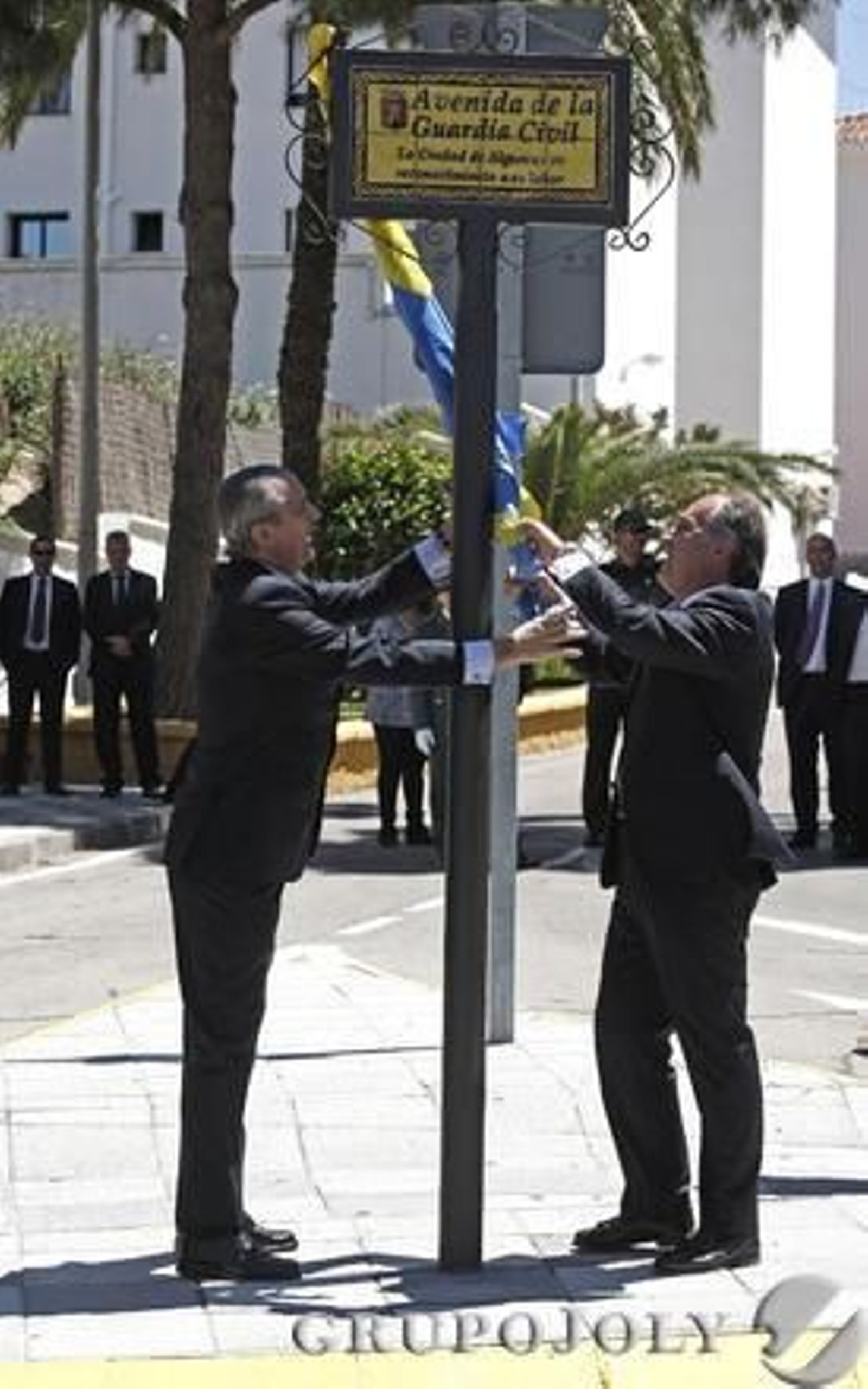 El Ayuntamiento de Algeciras dedica una calle a la Benemérita en "agradecimiento a su trabajo"

Foto: Erasmo Fenoy