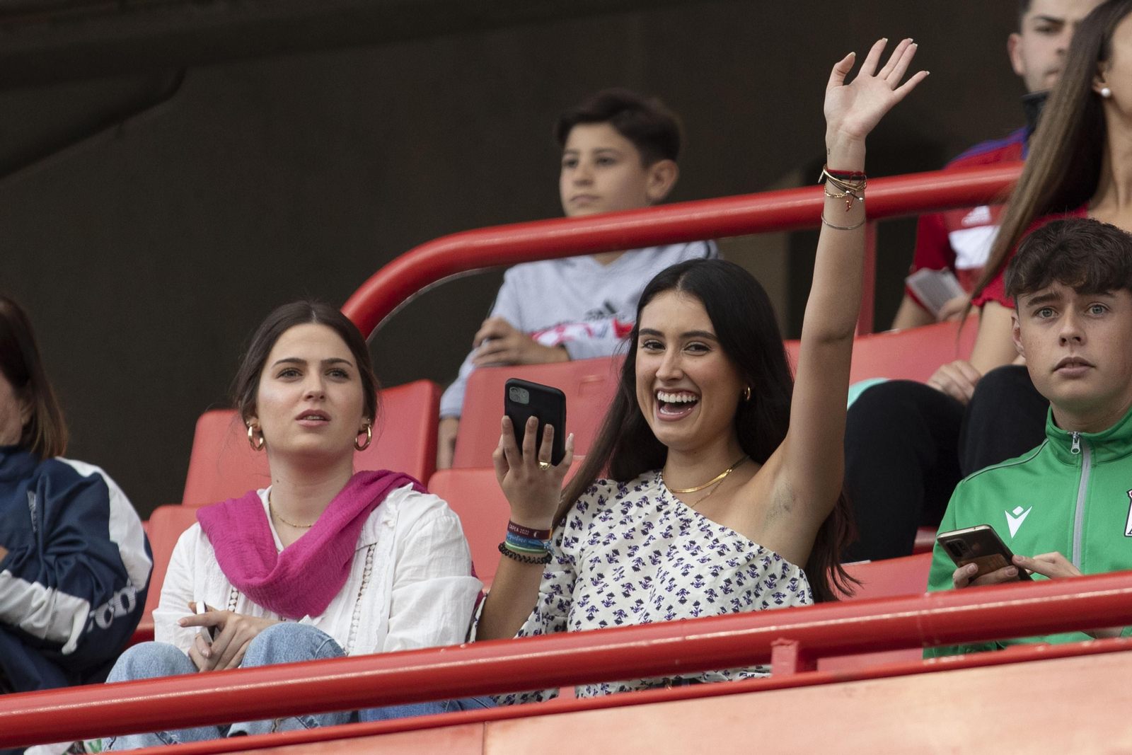 Encuéntrate en la grada en el Recreativo Granada - Real Avilés