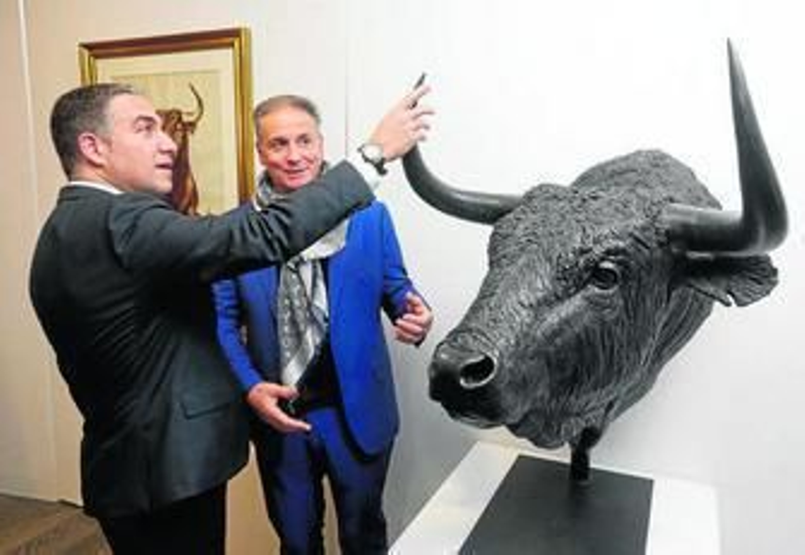 Bendodo junto al coleccionista Juan Barco en el Centro de Arte de la Tauromaquia.