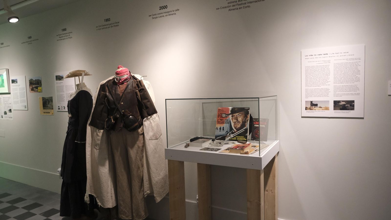 Inauguración de la exposición 'Revolución Leone' en la Casa del Cine de Almería, en imágenes