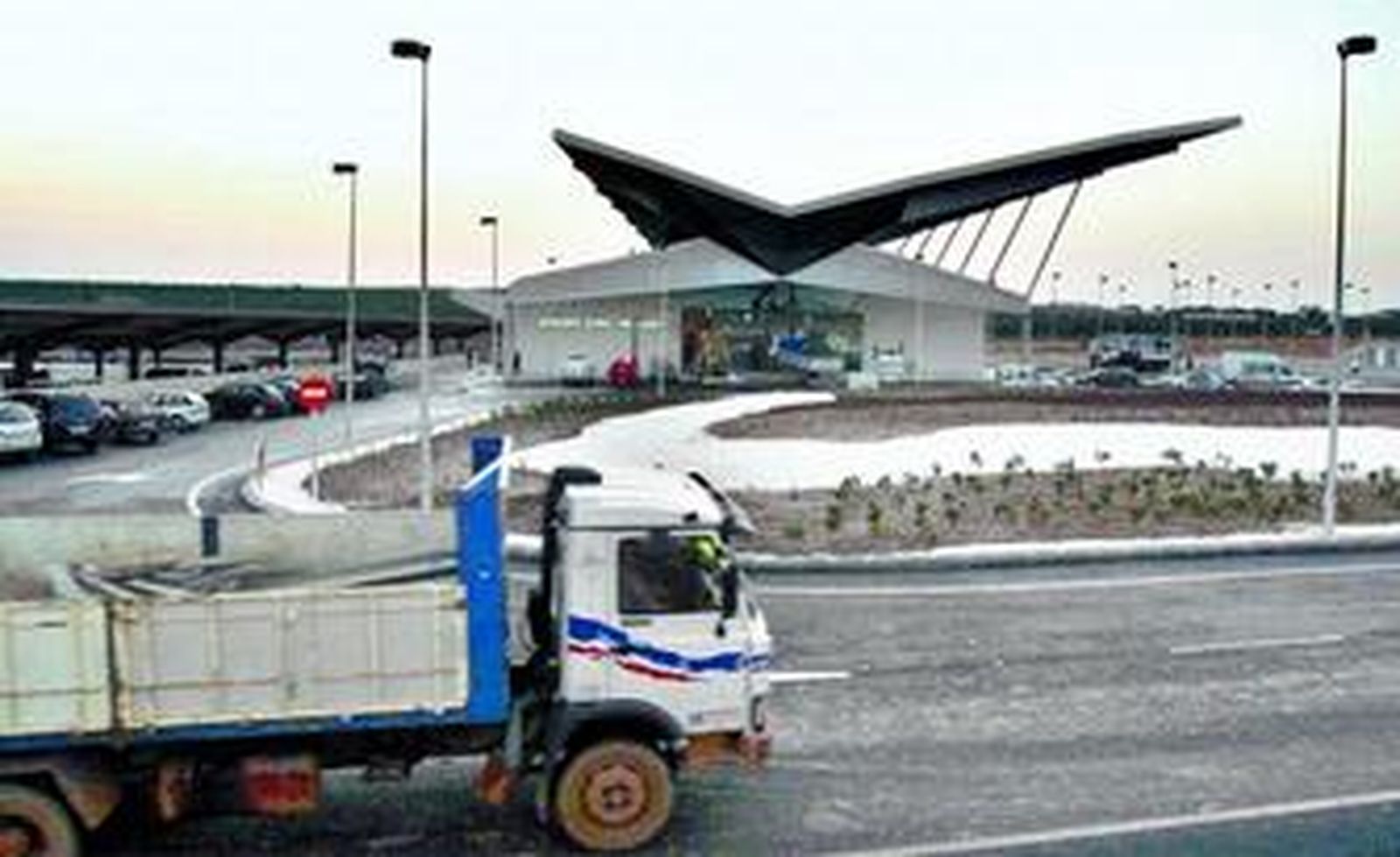 Fachada del apeadero de alta velocidad de Puente Genil-Herrera, ubicado en la comarca de la Campiña Sur Cordobesa.