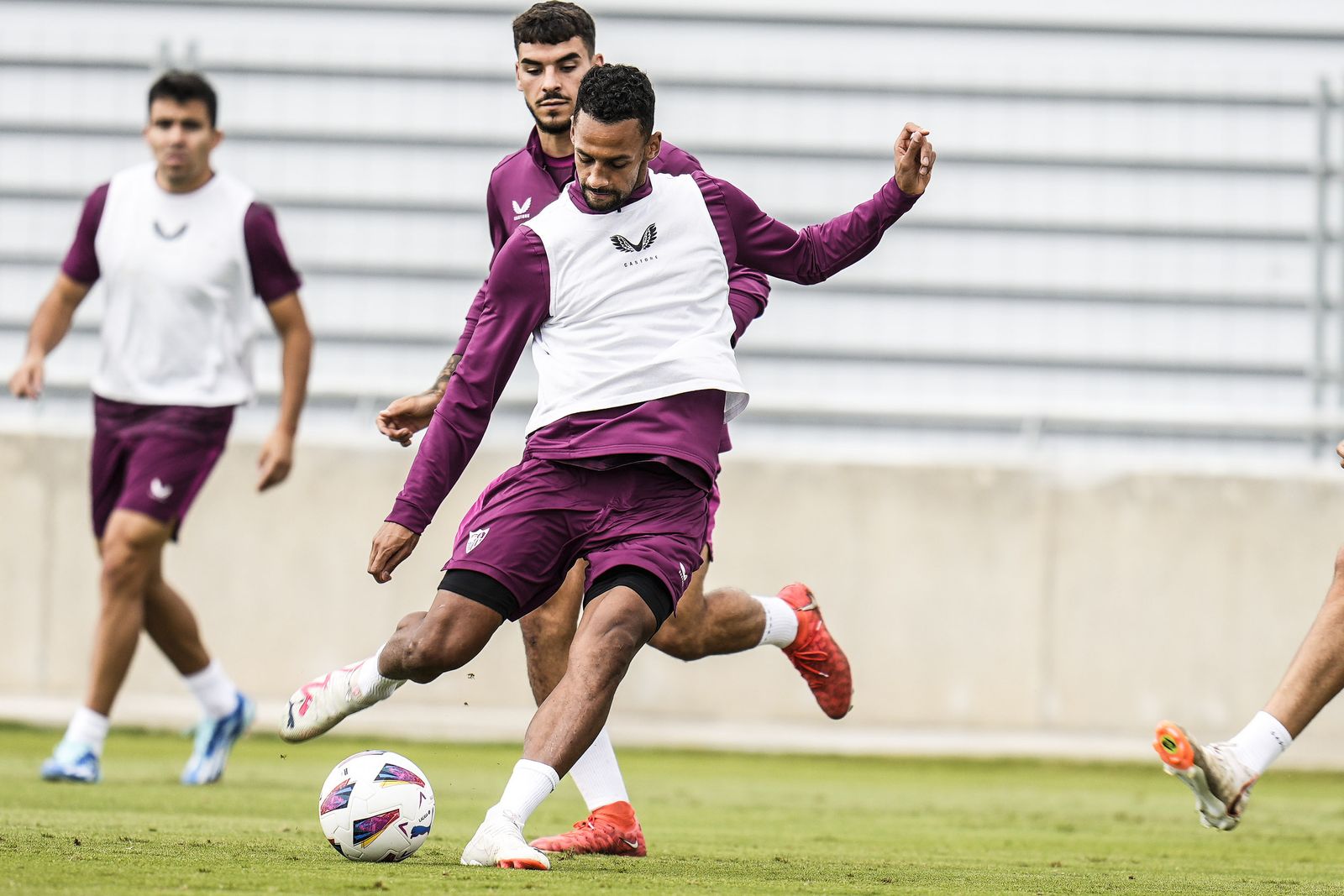 Sow, ante Isaac, en el entrenamiento de este jueves.
