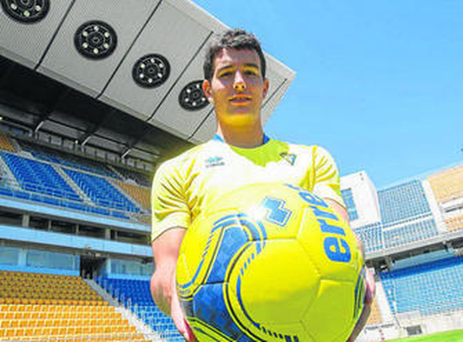 Aitor Arregi, el día de su presentación como jugador del Cádiz en el Carranza.