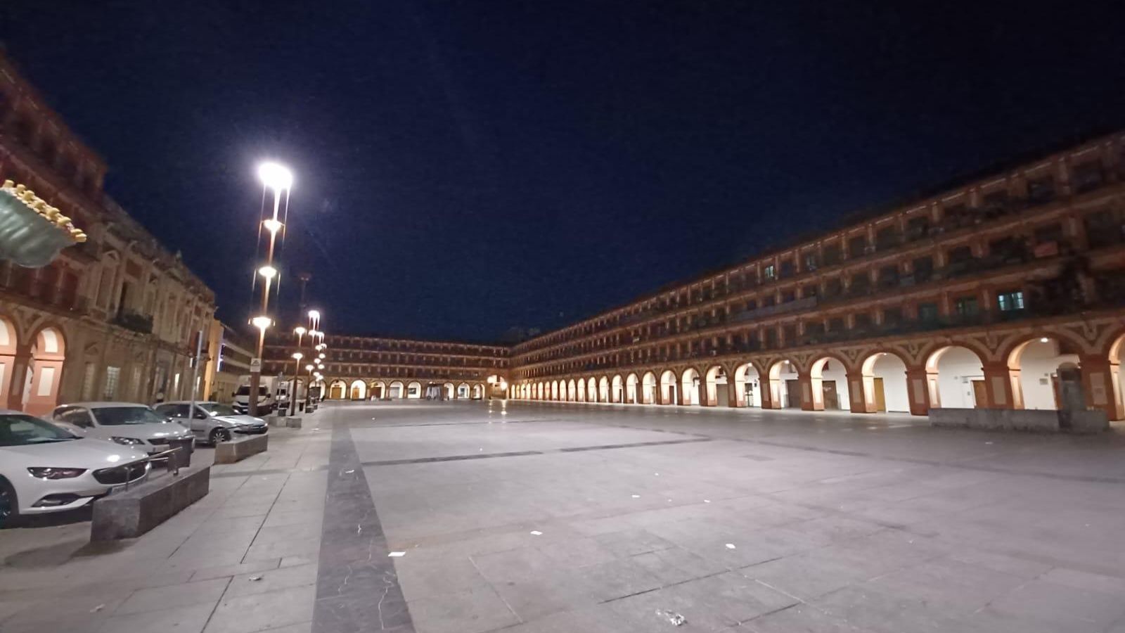 La plaza de la Corredera, con luz tras recuperarse el suministro esta madrugada La plaza de la Corredera, con luz tras recuperarse el suministro esta madrugada
