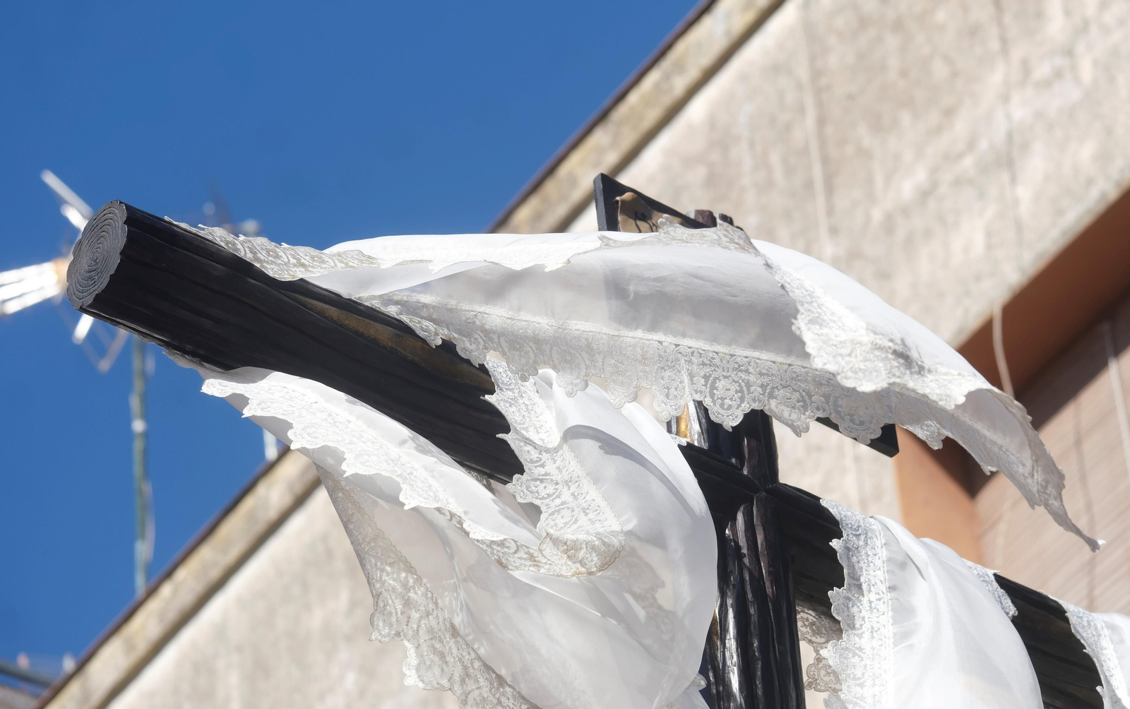 Viernes Santo en Córdoba: la procesión de La Soledad, en imágenes