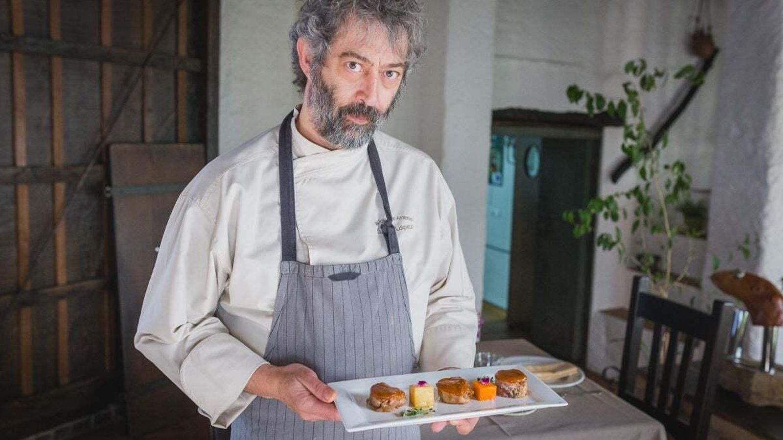 Luis Miguel López en su restaurante