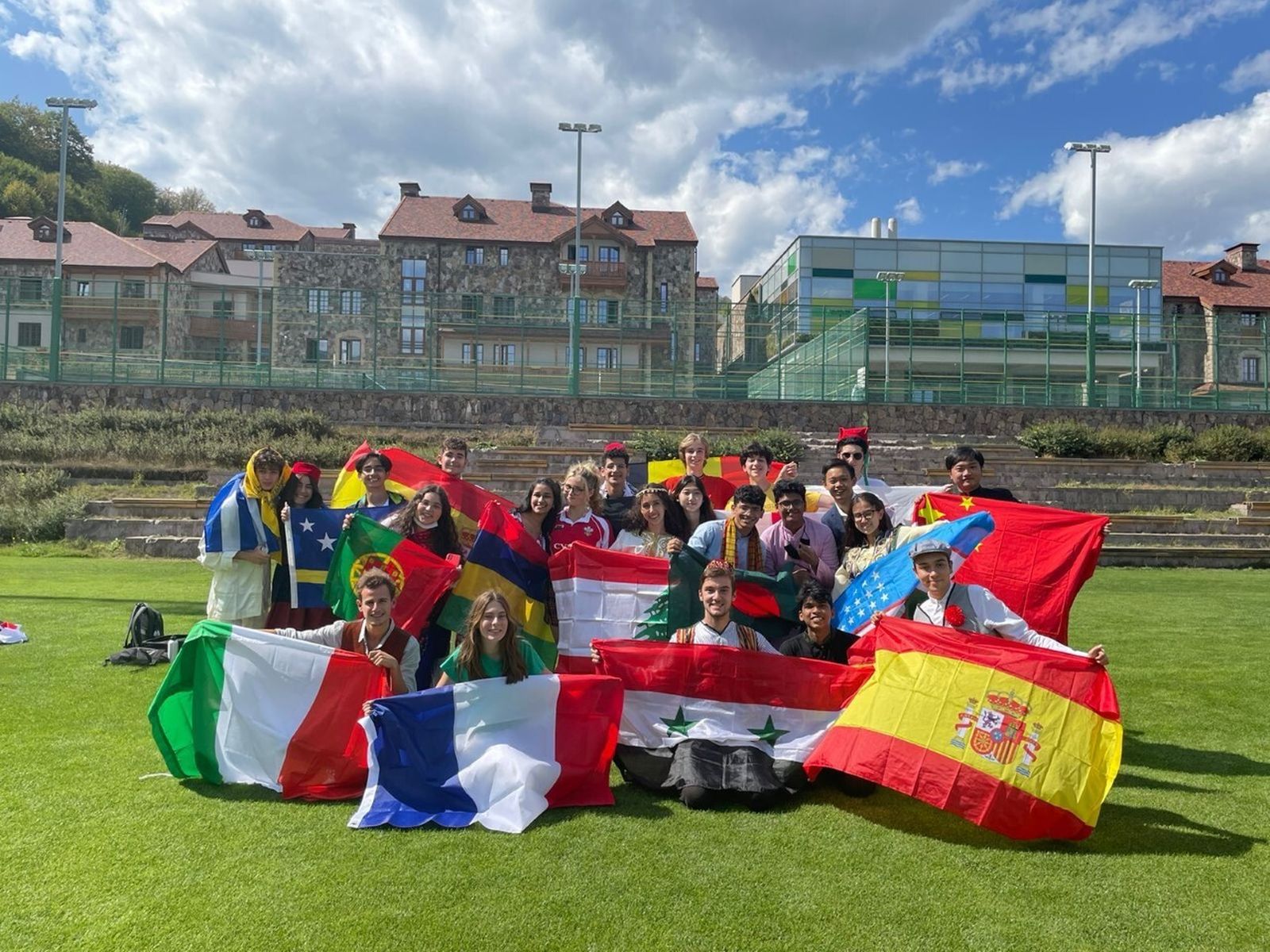 Jóvenes becados para estudiar en Colegios del Mundo Unido