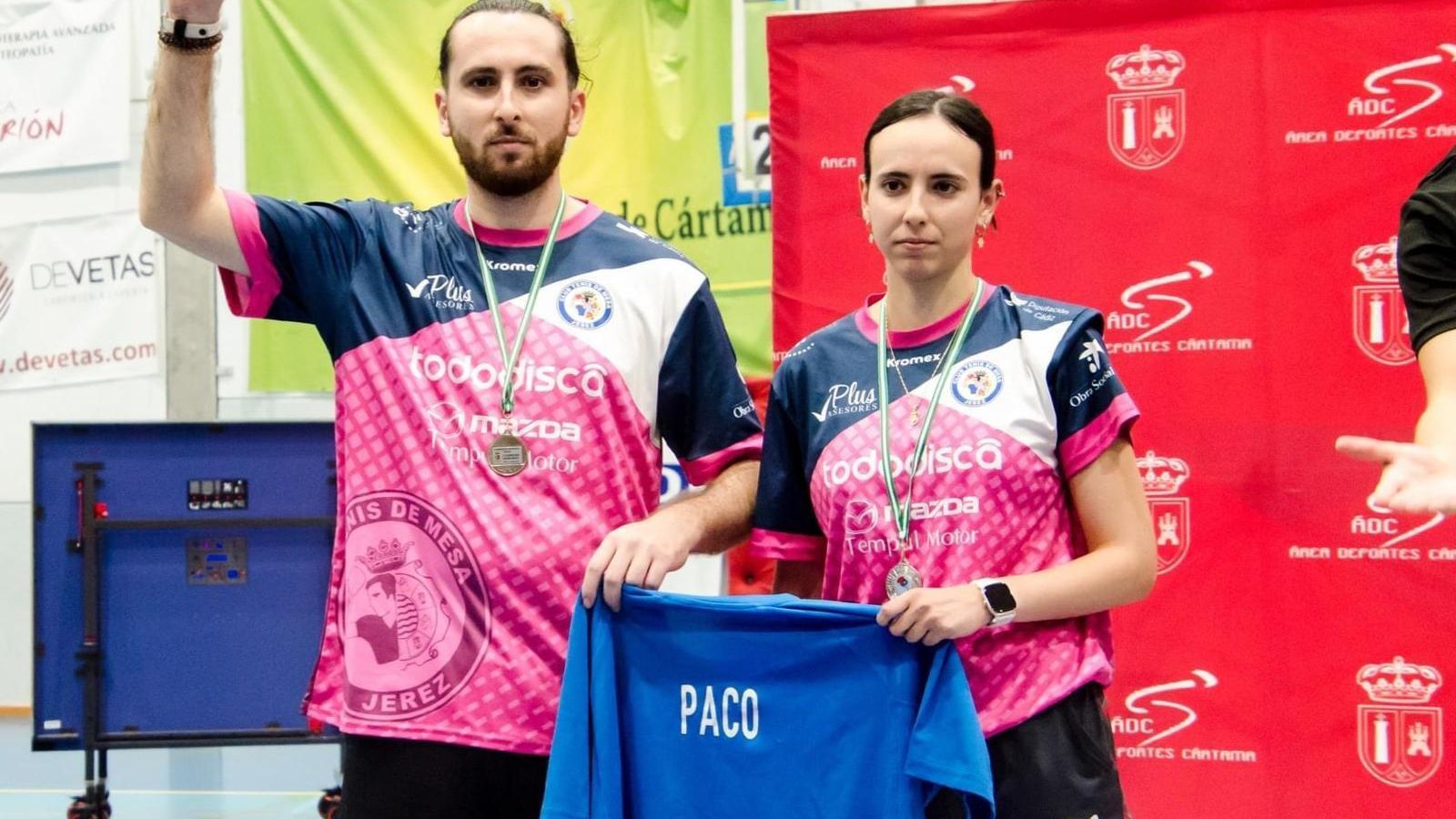 Fran y Rosalía Flor se colgaron la plata y se la dedicaron a su padre fallecido.