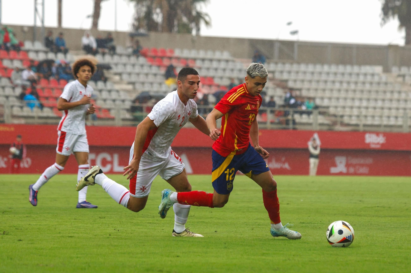 Roberto, debut y gol con España sub 21
