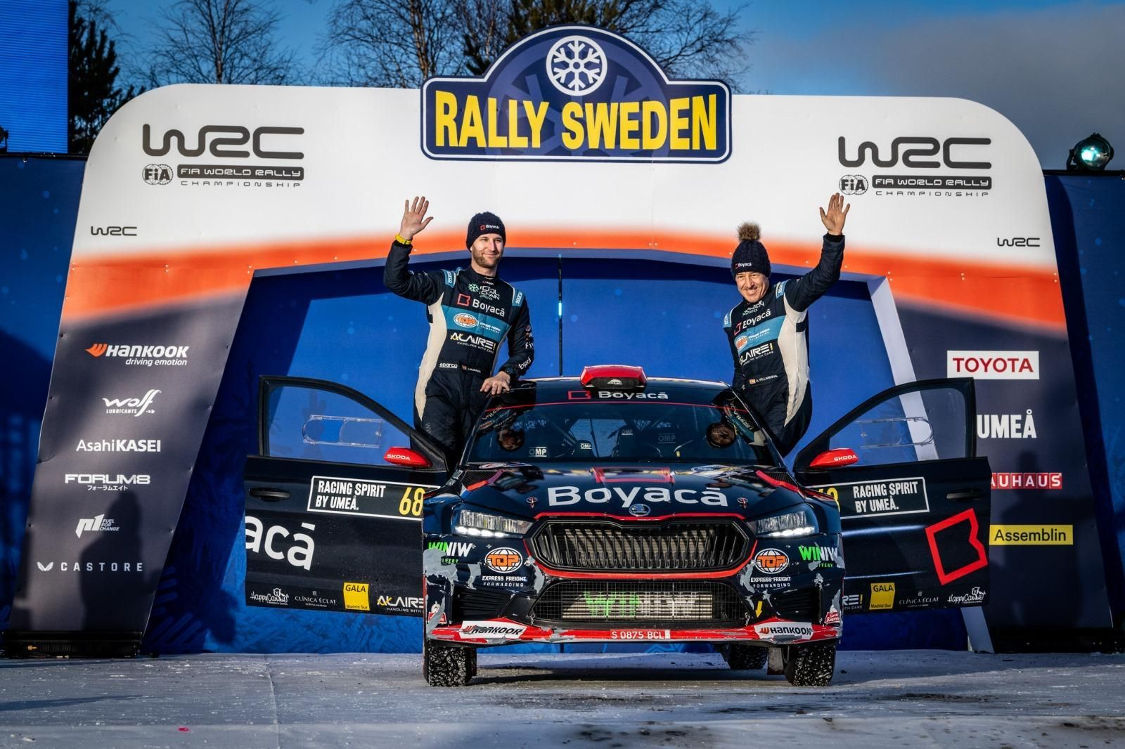 Alberto Chamorro y Álex Villanueva celebran su triunfo en tierras suecas.