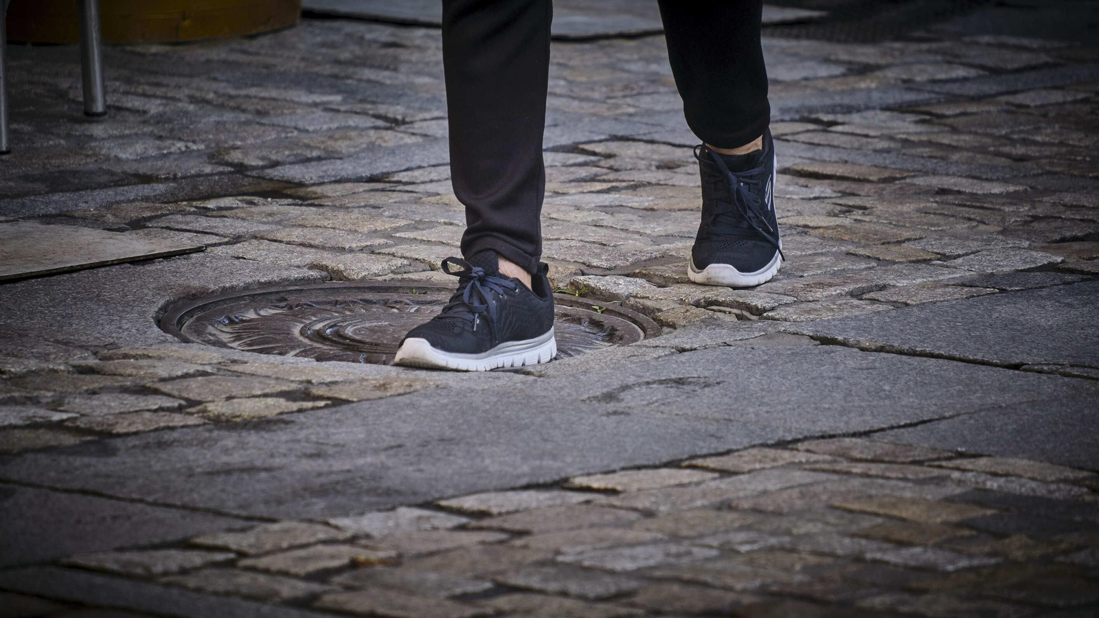 Pavimento de adoquines en la plaza de La Catedral.