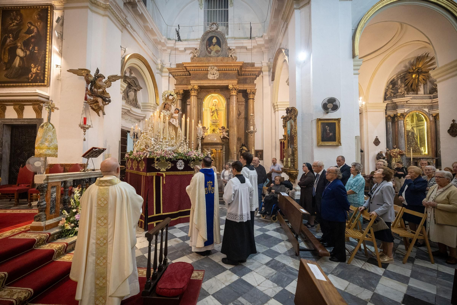 Imágenes de la primera salida de la Virgen del Rosario