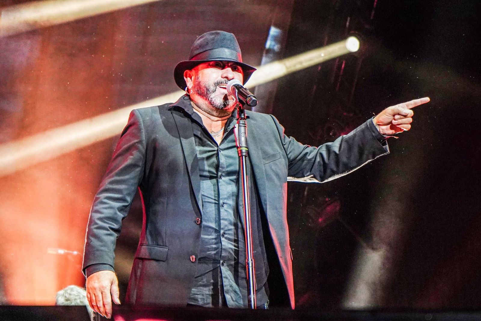 Las mejores imágenes del concierto de El Barrio en Granada