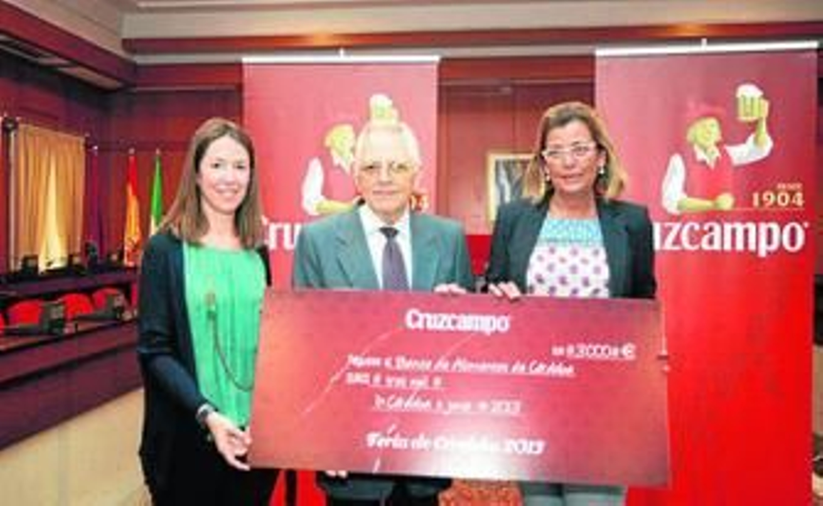 Ada Bernal, Carlos Eslava y Amelia Caracuel, ayer en el Ayuntamiento.