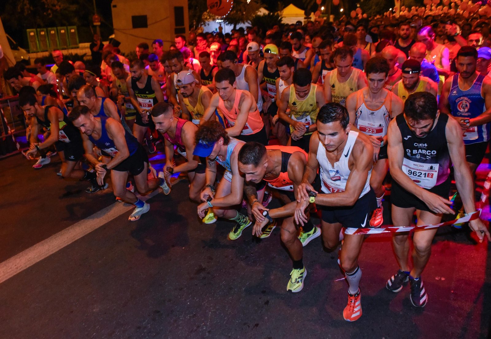 La salida de la XXXV Carrera Nocturna del Guadalquivir, en imágenes