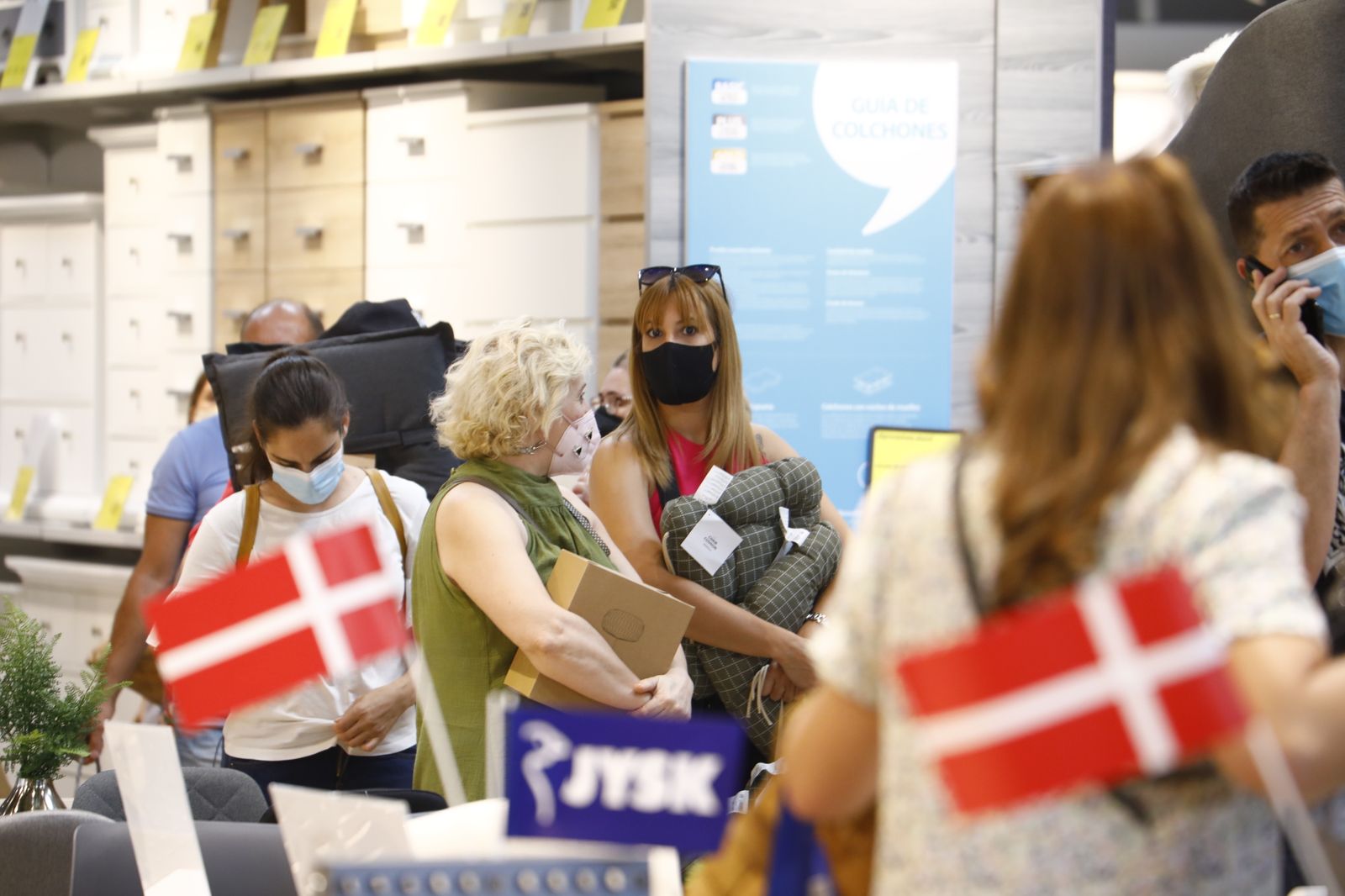 Día de apertura en el parque comercial Los Patios de Azahara de Córdoba, en imágenes