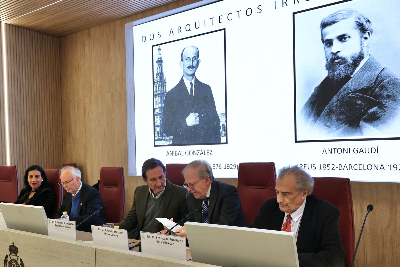 Un momento del acto homenaje en el salón de actos del Colegio de Médicos de Sevilla.