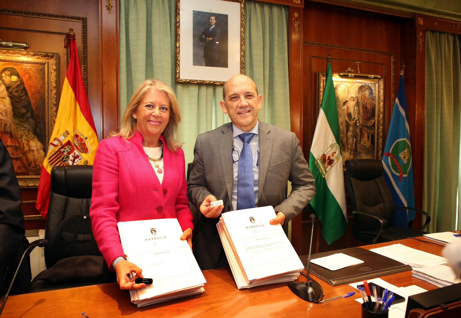 La alcaldesa, Ángeles Muñoz, y el concejal de Hacienda, Manuel Osorio