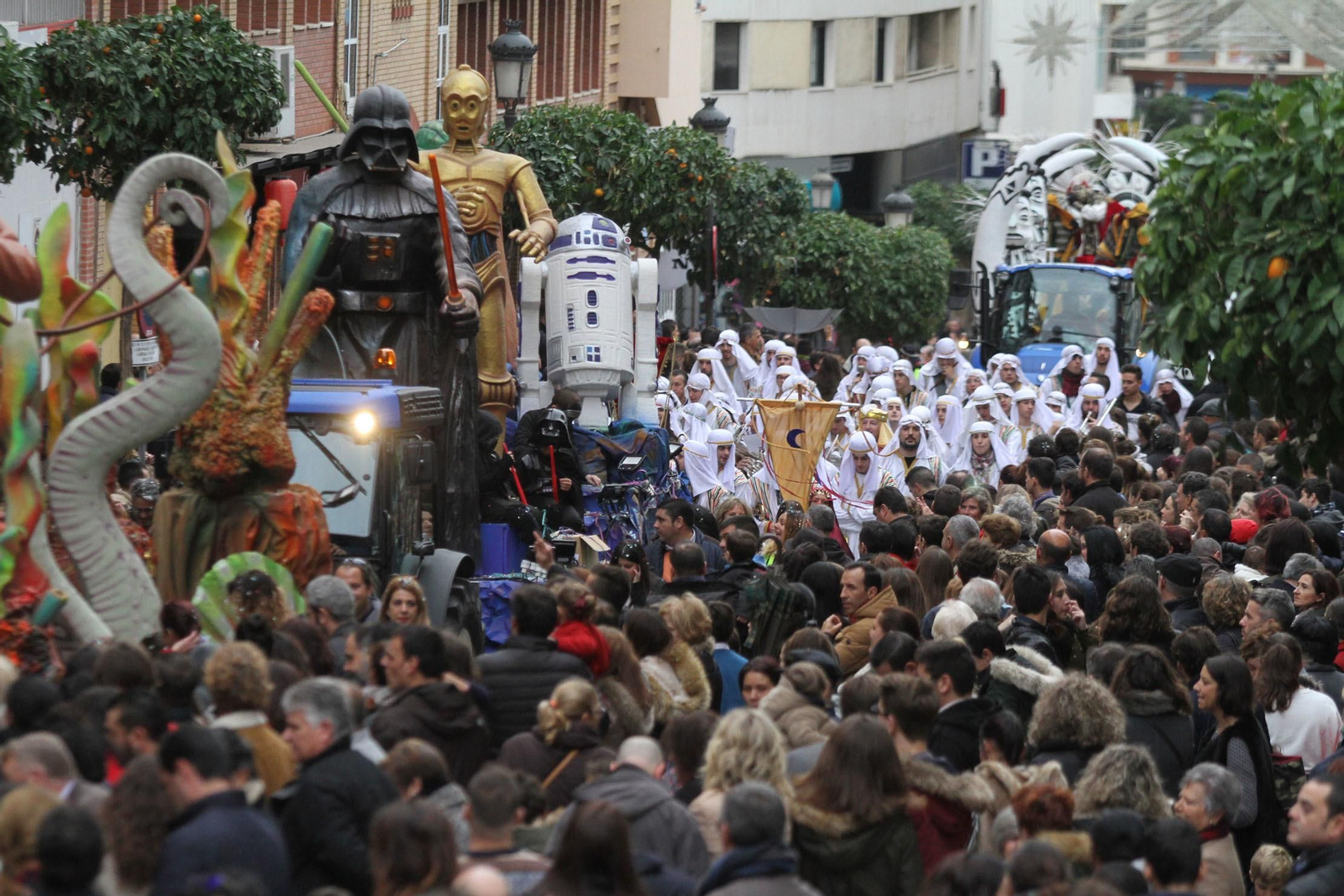 Cabalgata de los Reyes Magos 2018: Melchor, Gaspar y Baltazar adelantan su salida para llenar de ilusión las calles de Huelva
