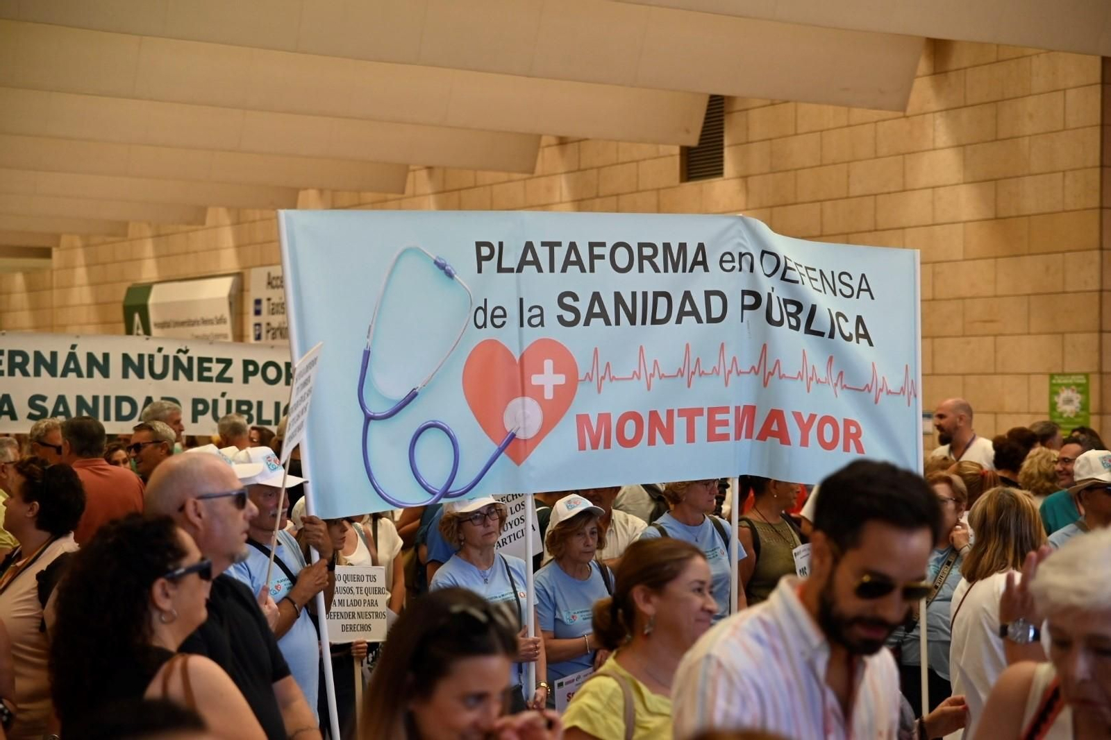 Las imágenes de la manifestación en el Hospital Reina Sofía por los recortes del SAS