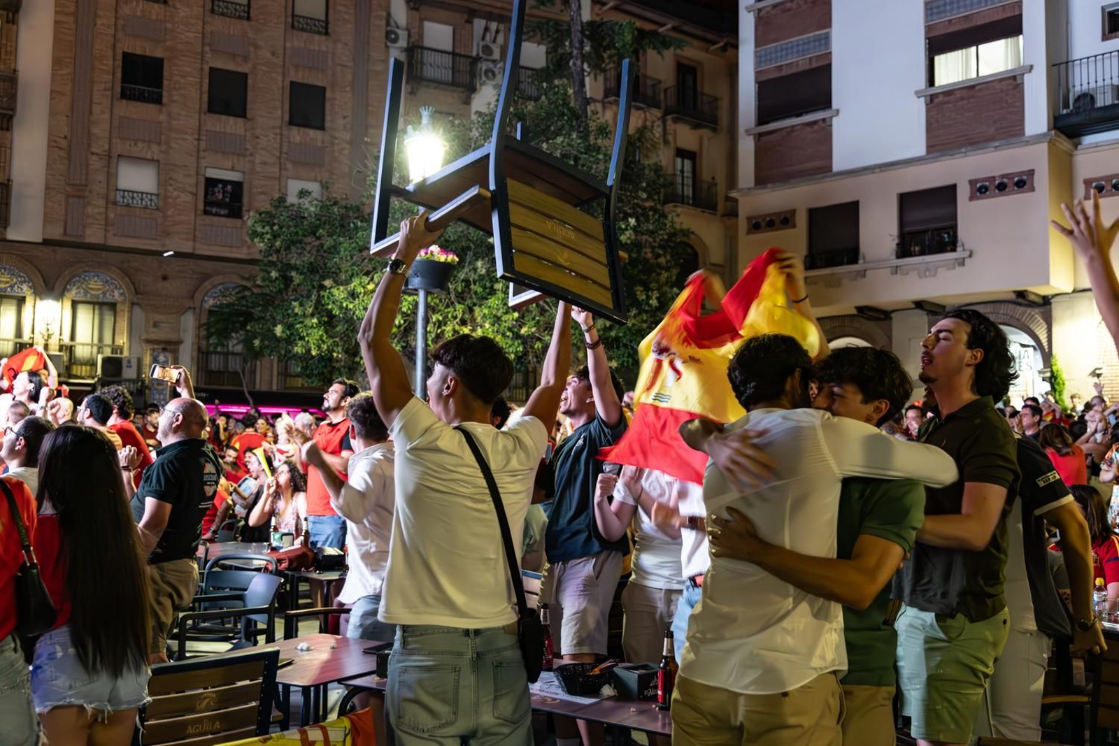 La euforia jiennense por la victoria de España, imágenes