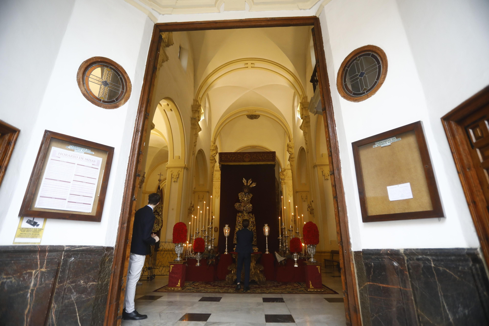 Las mejores imágenes de los besapiés del segundo domingo de Cuaresma en Córdoba