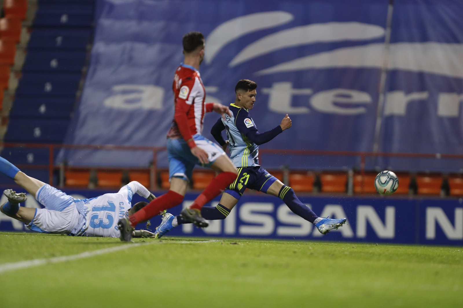 Darwin eleva el 0-3 al marcador tras driblar al meta local Cantero