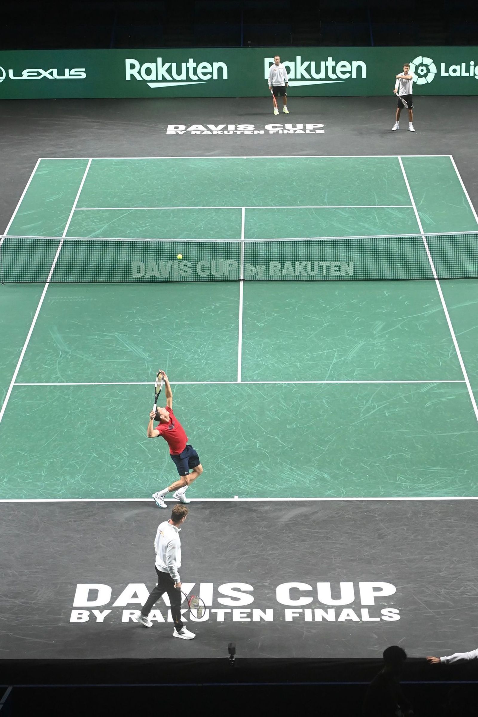 Los tenistas de la Copa Davis ya calientan motores en el Carpena