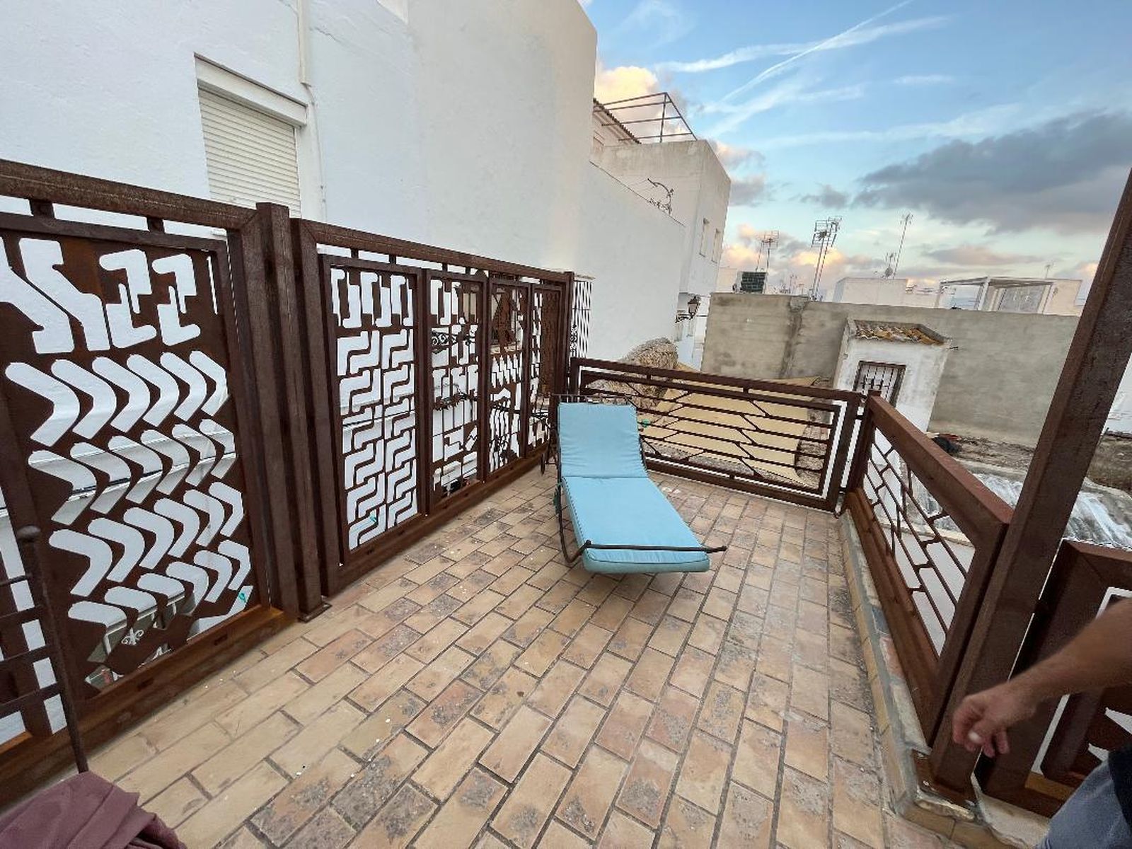 La terraza, con unas barandillas realizadas con hierro procedente de barcos.