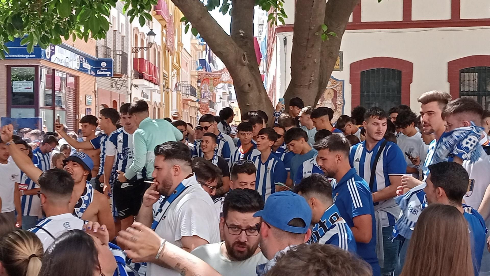 Imágenes del gran ambiente en el Nuevo Colombino en el ascenso del Recre