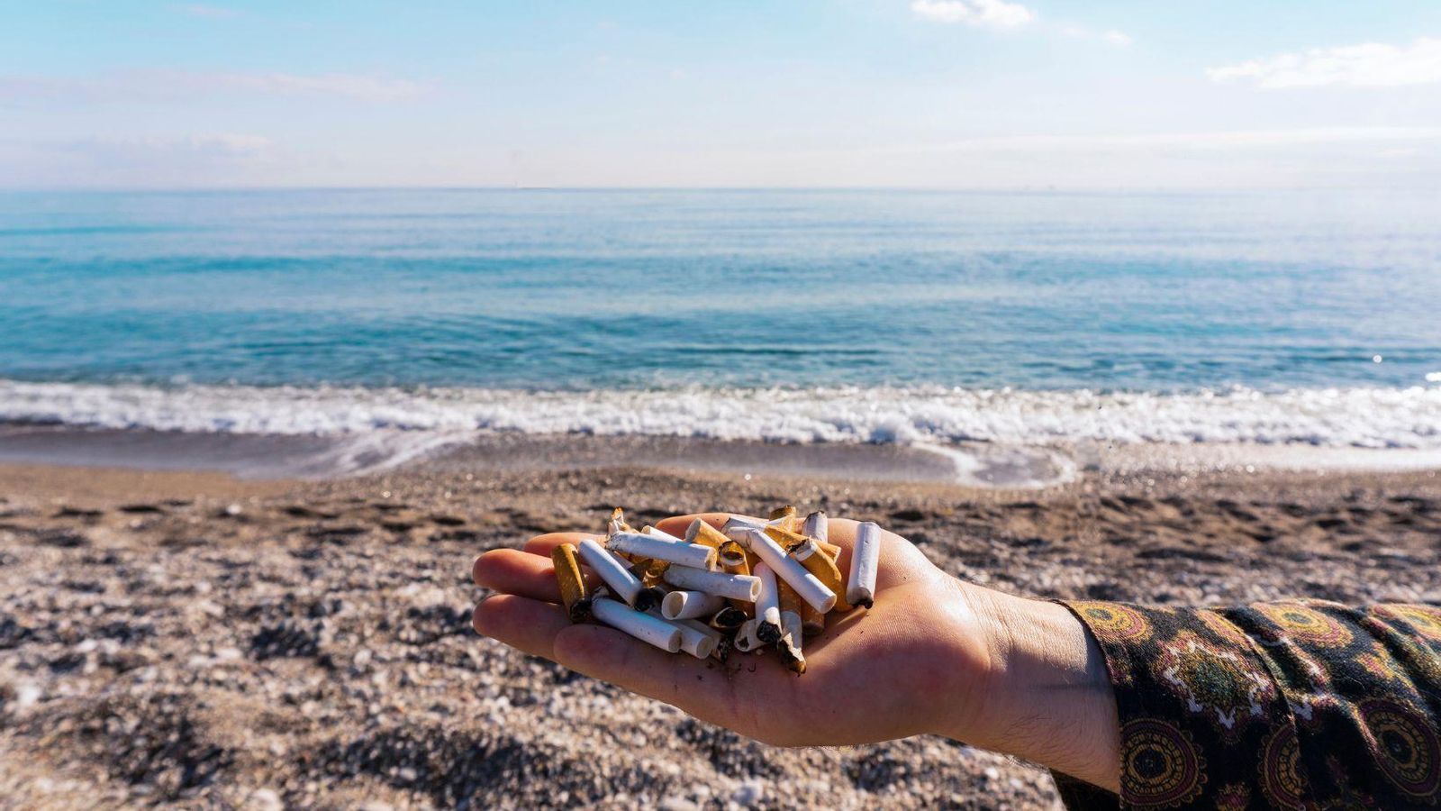 En Huelva hay cuatro playas y diez piscinas sin humo
