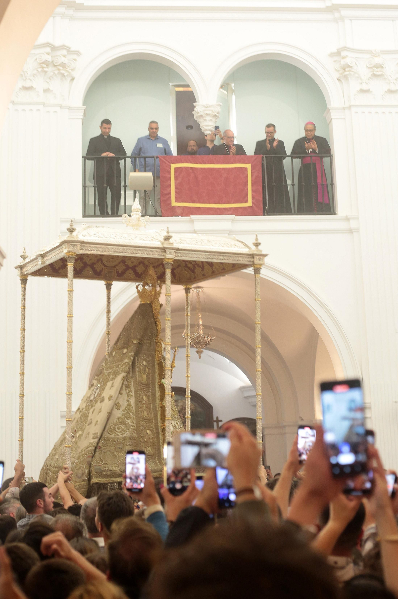 El Rocío 2023: Salto a la reja y procesión de la Virgen del Rocío en imágenes