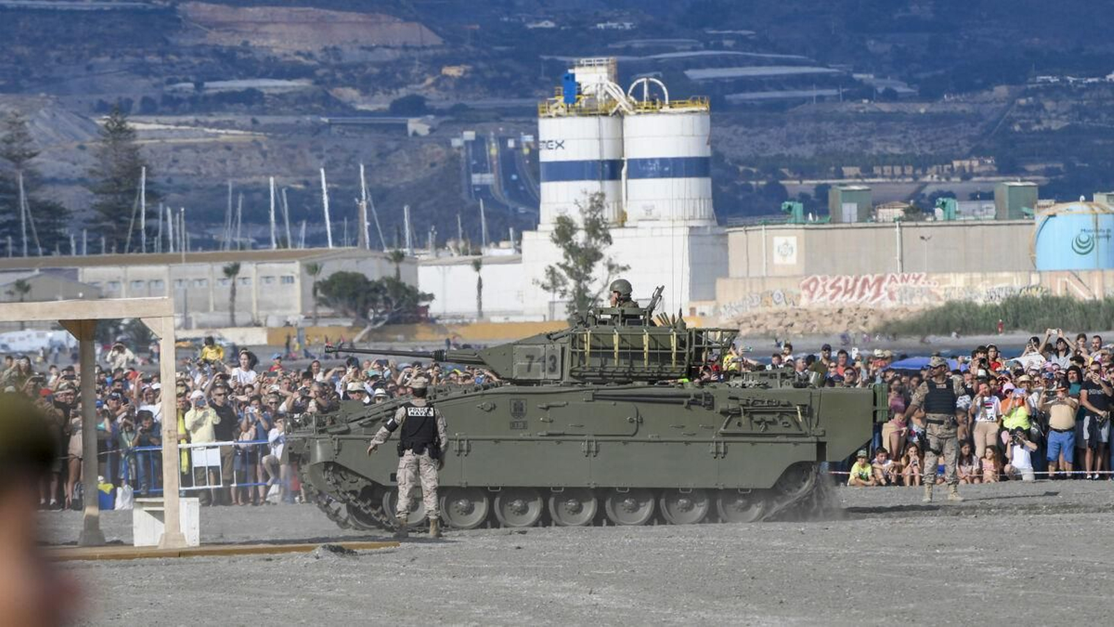 Un momento de la exposición naval en la costa de Granada por el Día de las Fuerzas Armadas.