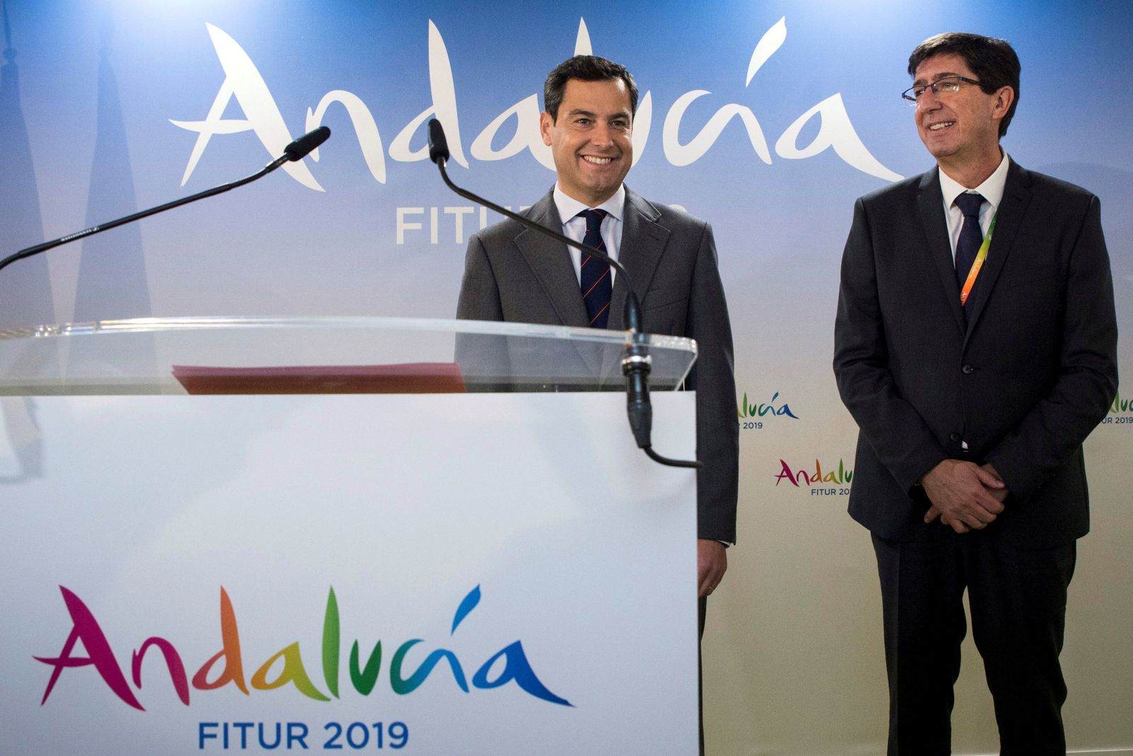 El presidente de la Junta de Andalucía, Juanma Moreno, y el vicepresidente Juan Marín, en Fitur 2019