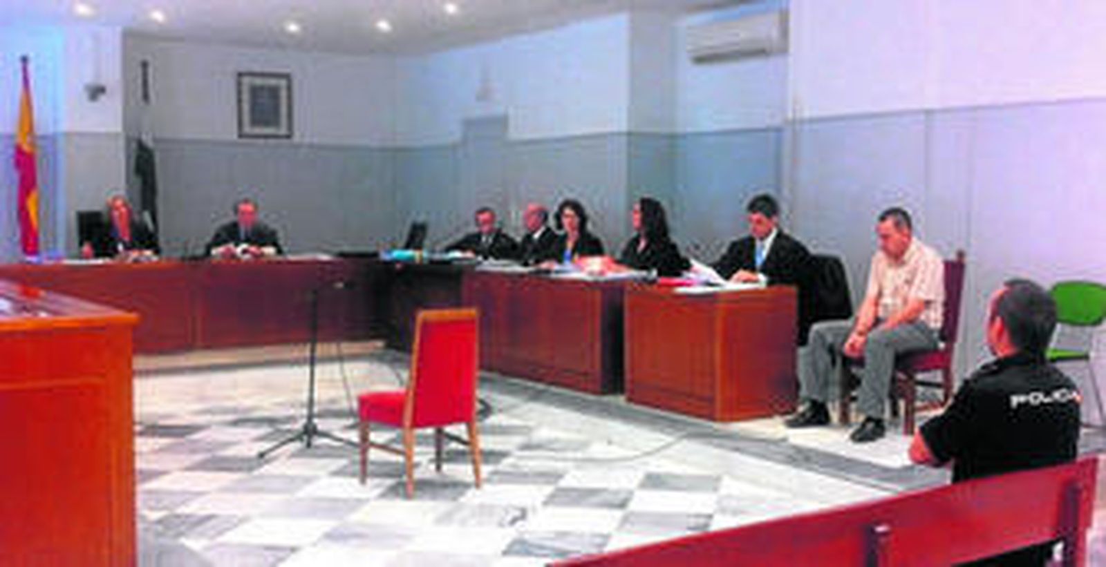 El acusado de matar a su mujer en Vícar no recuerda el "brutal crimen" y sí que bebió