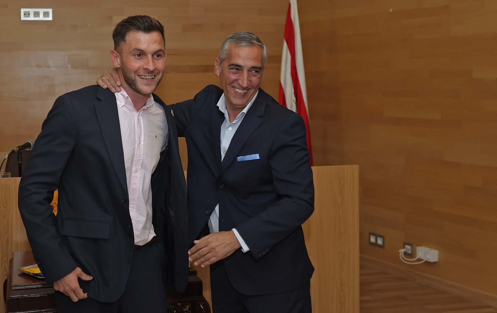 El acto de imposición de la insignia de la ciudad de Algeciras a Iván Turrillo, en imágenes