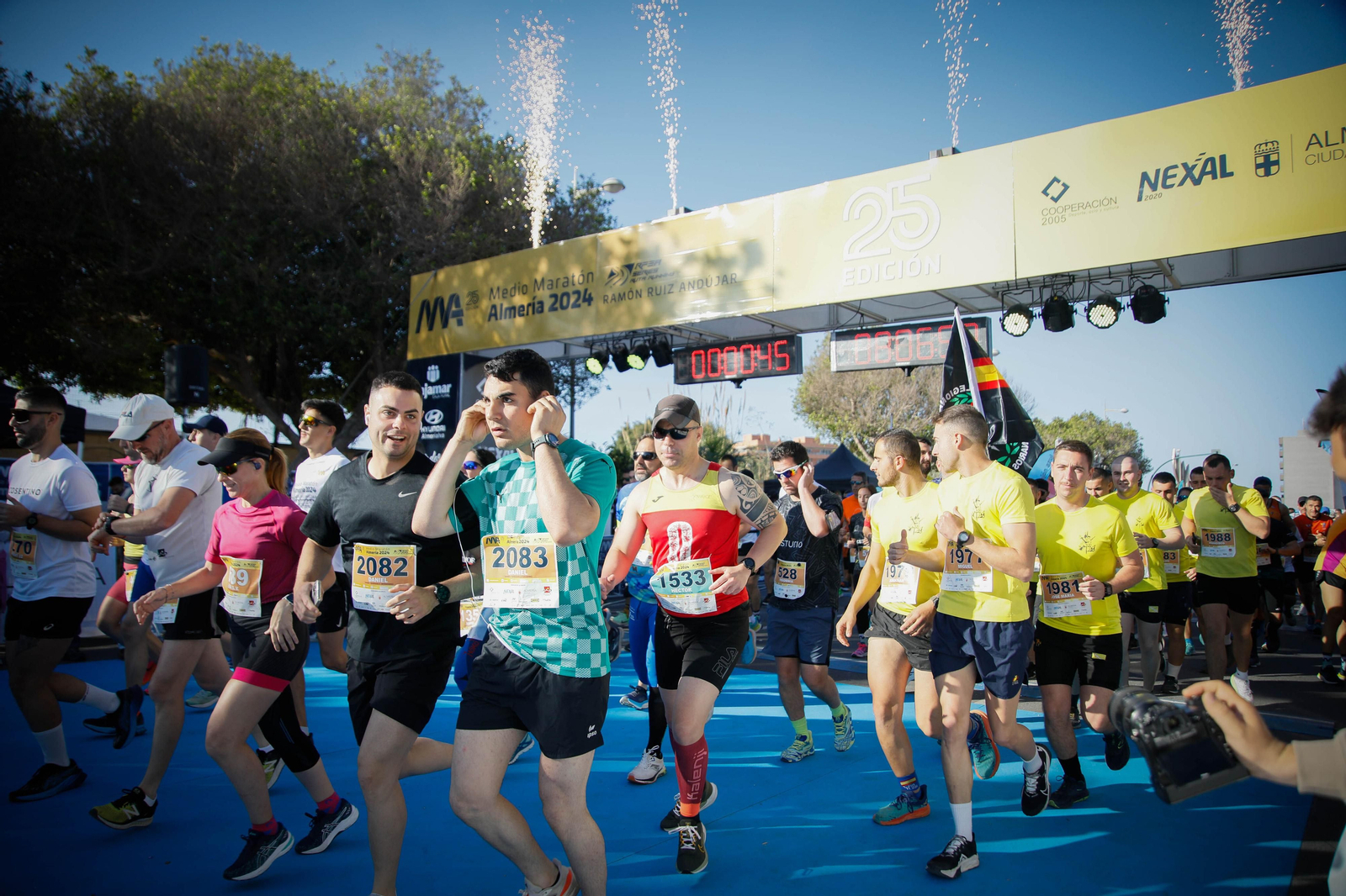 Imágenes de la salida de la Media maratón Ciudad de Almería