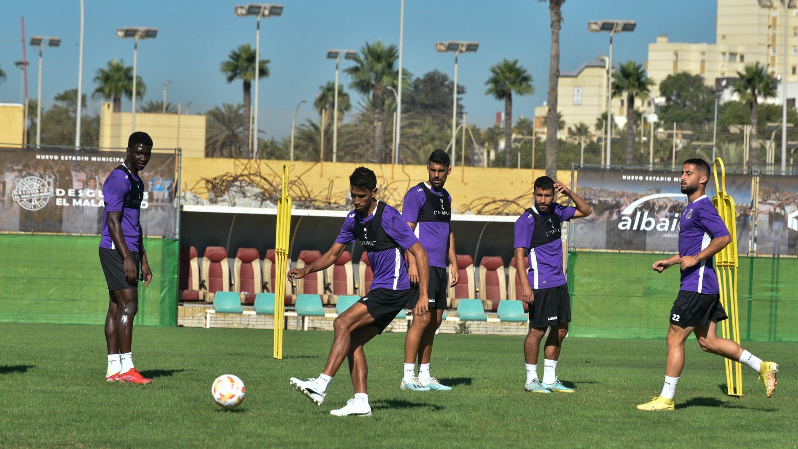 Entrenamiento de la Balona en el estadio Municipal de La Línea